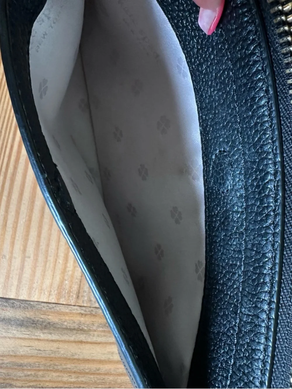 Kate Spade simple and classic black leather crossbody bag